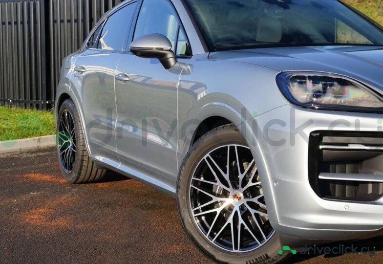 Porsche Cayenne Серый