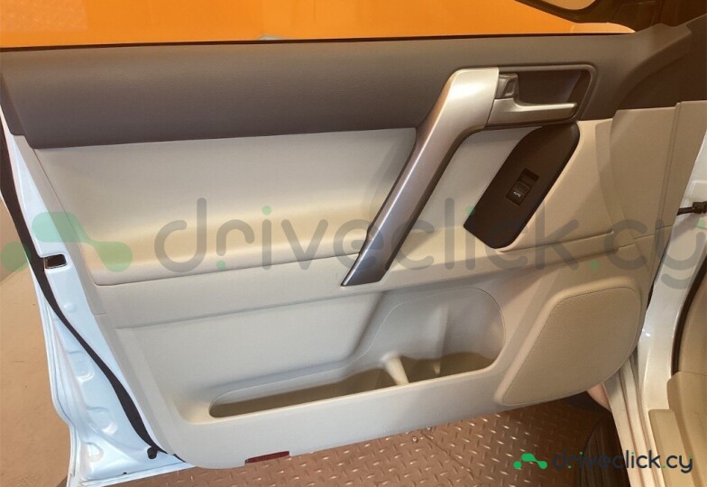 Toyota Land Cruiser Prado White