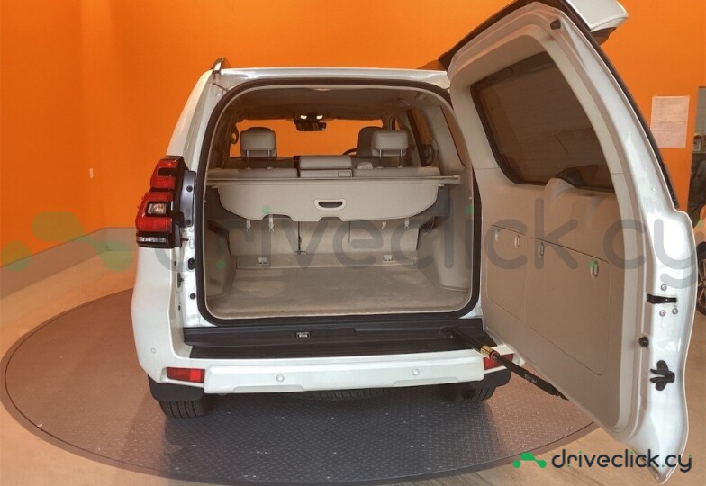 Toyota Land Cruiser Prado White
