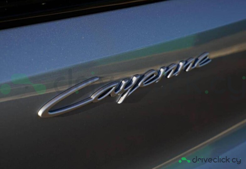 Porsche Cayenne Серый