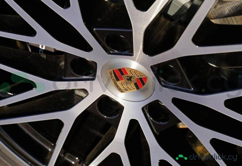 Porsche Cayenne Серый