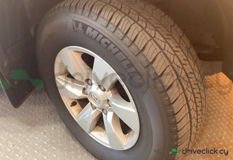 Toyota Land Cruiser Prado White