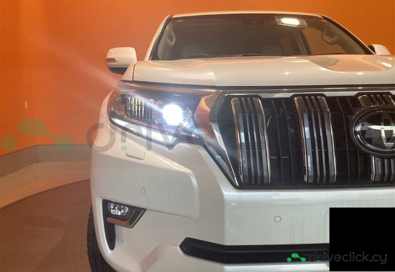 Toyota Land Cruiser Prado White