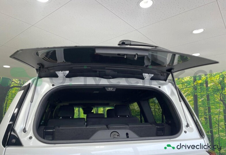 Toyota Land Cruiser 250 White