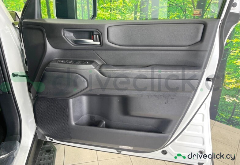 Toyota Land Cruiser 250 White
