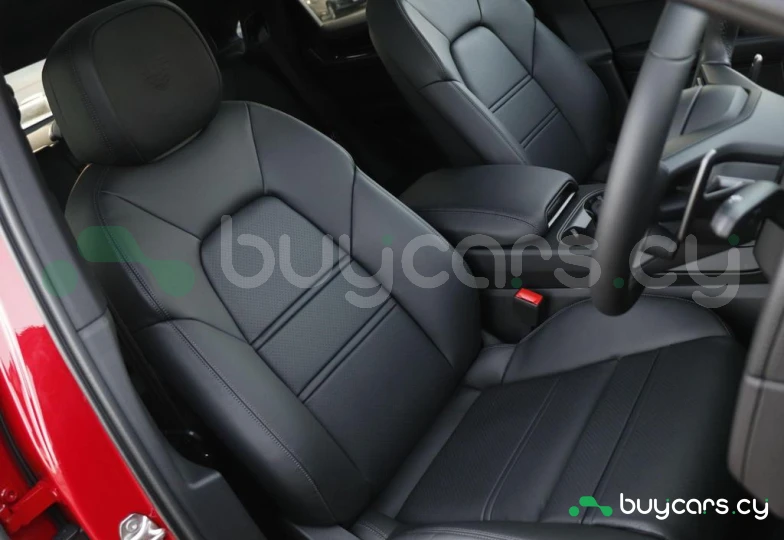 Porsche Cayenne Красный