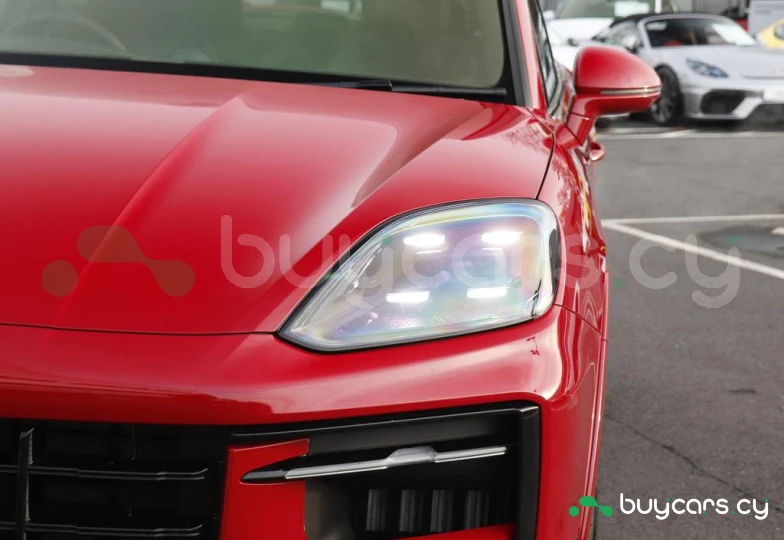 Porsche Cayenne Красный