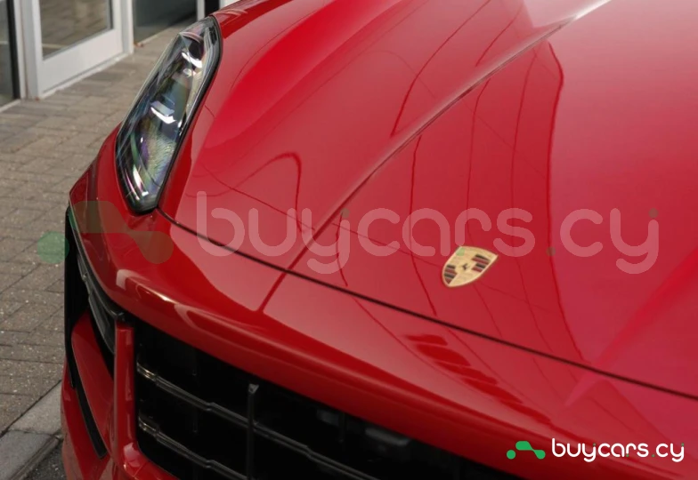 Porsche Cayenne Красный