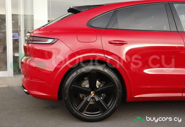 Porsche Cayenne Красный