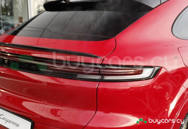 Porsche Cayenne Красный