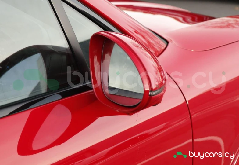 Porsche Cayenne Красный