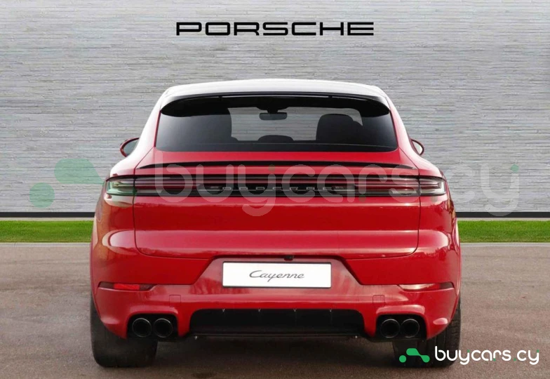 Porsche Cayenne Красный
