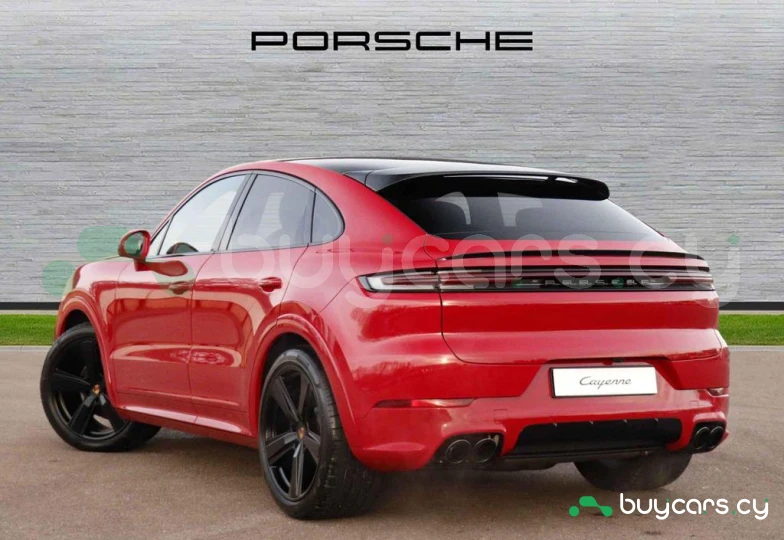 Porsche Cayenne Красный