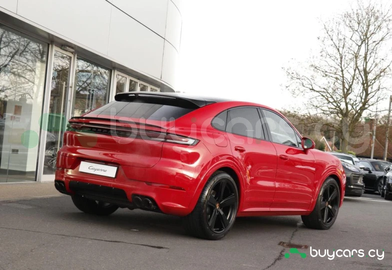 Porsche Cayenne Красный