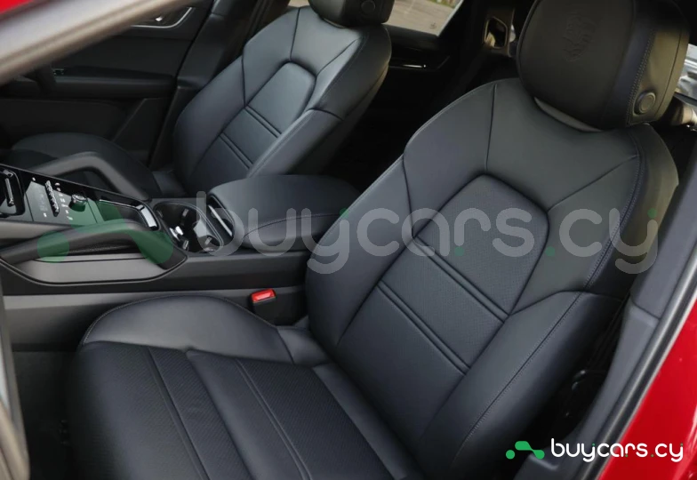 Porsche Cayenne Красный