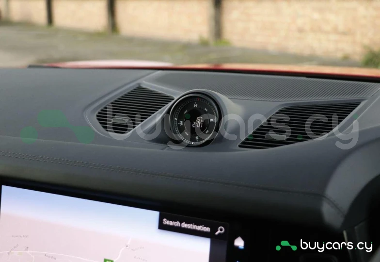 Porsche Cayenne Красный