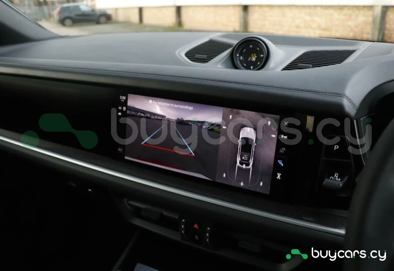 Porsche Cayenne Красный