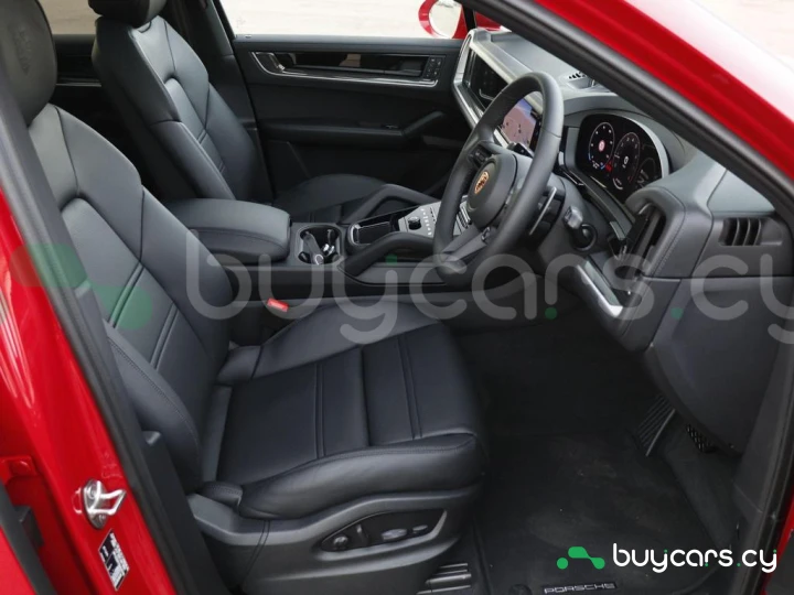Porsche Cayenne Красный