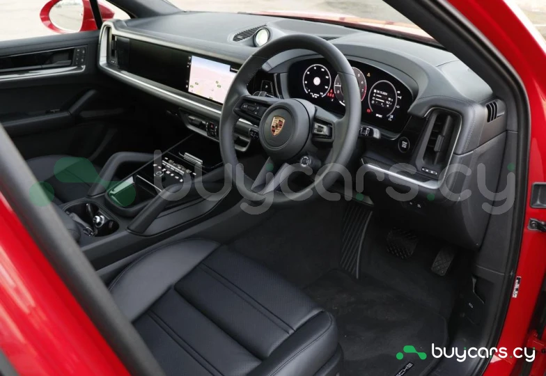 Porsche Cayenne Красный