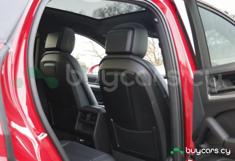 Porsche Cayenne Красный