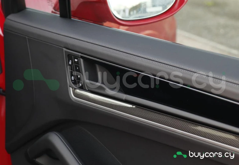 Porsche Cayenne Красный