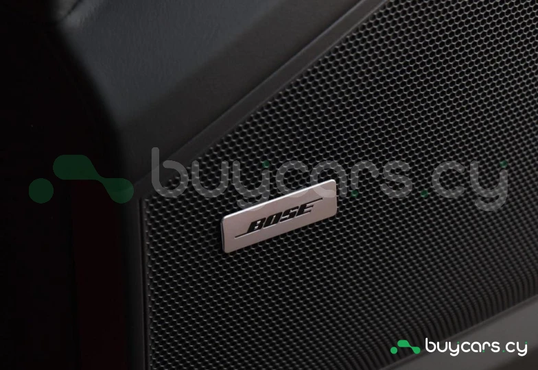 Porsche Cayenne Красный