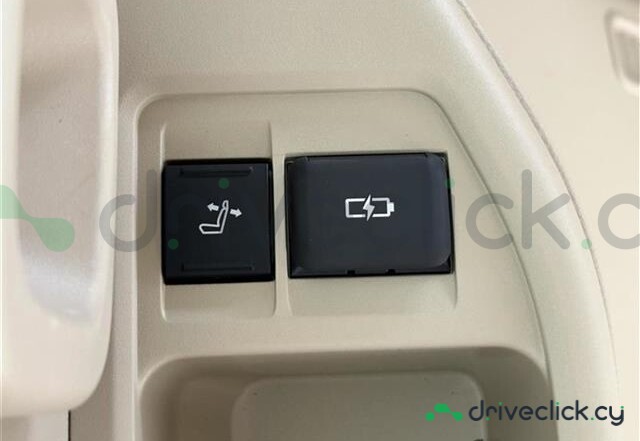Toyota Land Cruiser 300 White