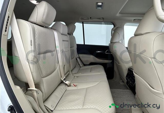 Toyota Land Cruiser 300 White
