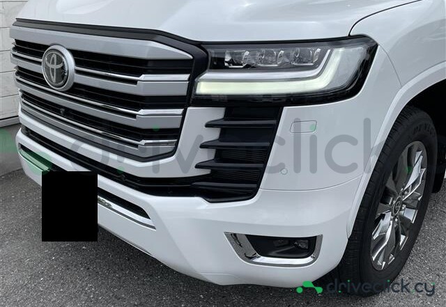 Toyota Land Cruiser 300 White