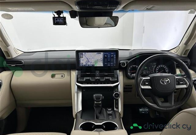 Toyota Land Cruiser 300 White