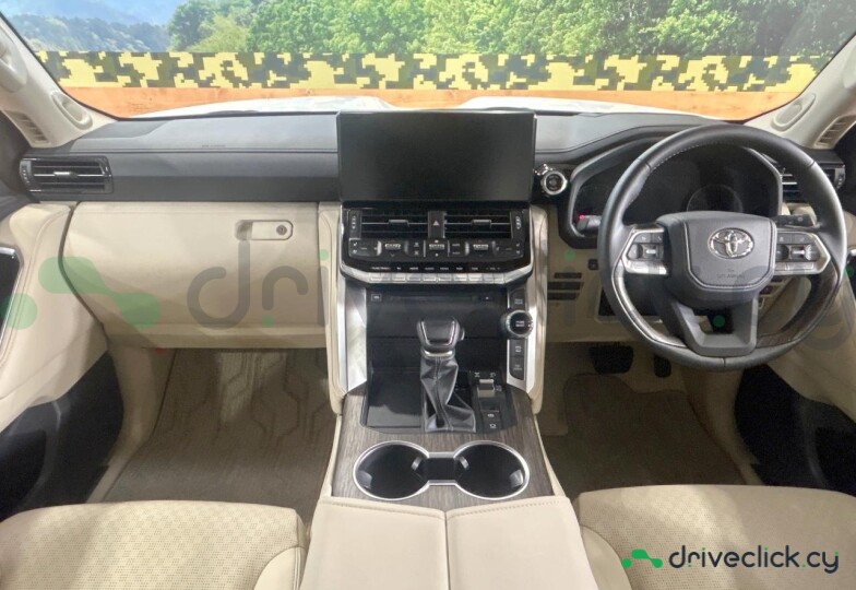 Toyota Land Cruiser 300 White