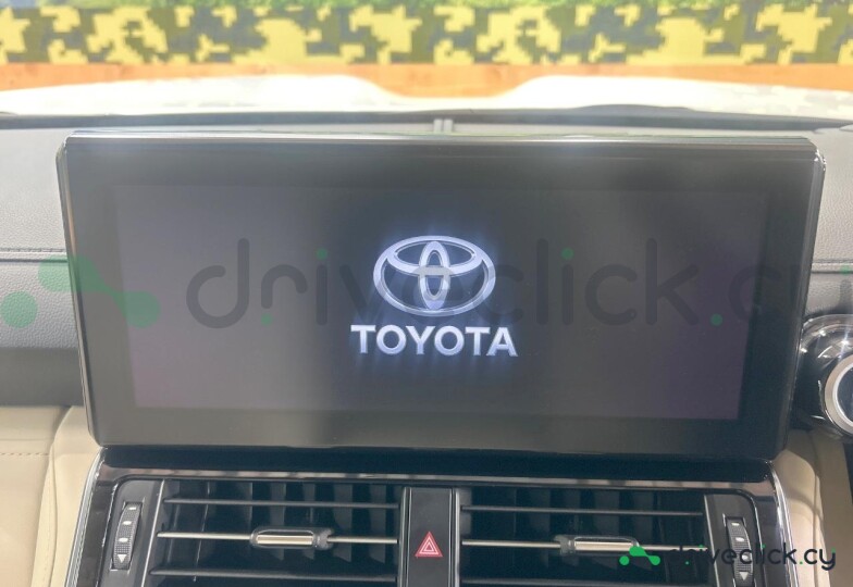 Toyota Land Cruiser 300 White