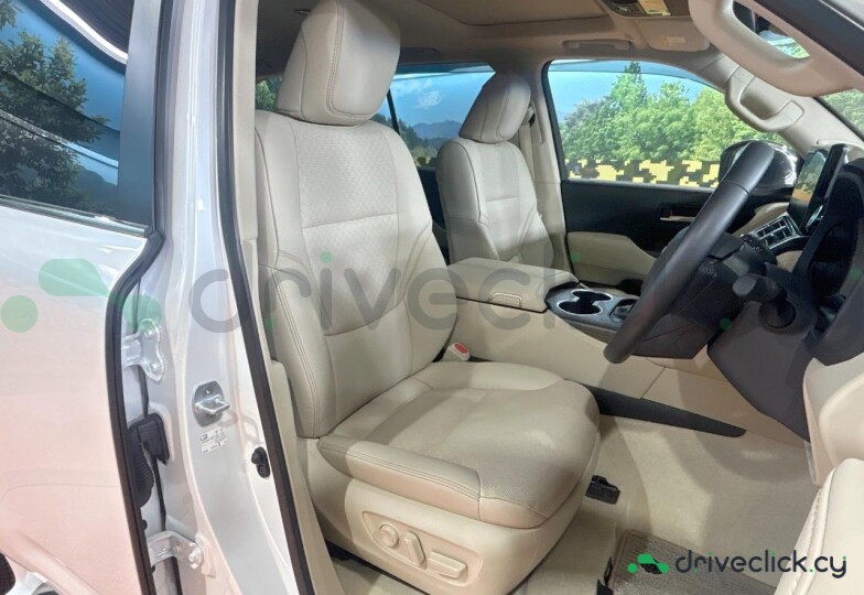 Toyota Land Cruiser 300 White