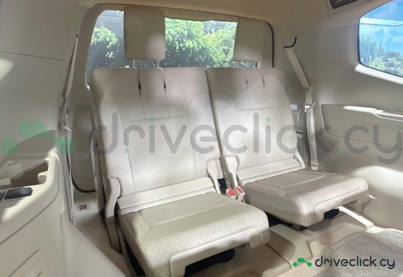 Toyota Land Cruiser 300 White