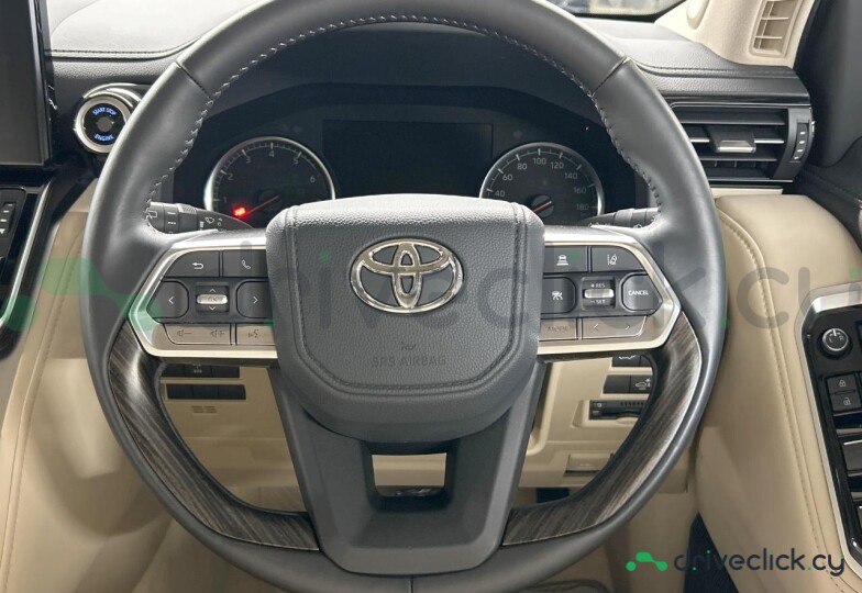 Toyota Land Cruiser 300 White