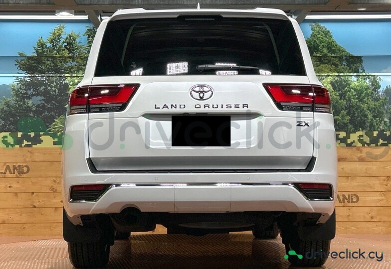 Toyota Land Cruiser 300 White