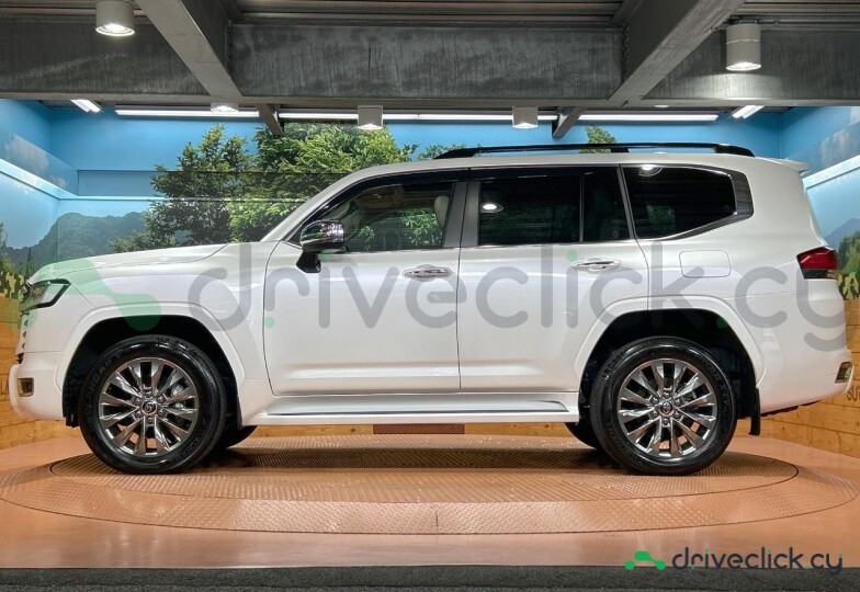 Toyota Land Cruiser 300 White