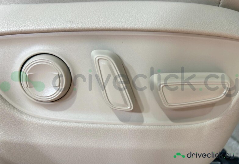 Toyota Land Cruiser 300 White