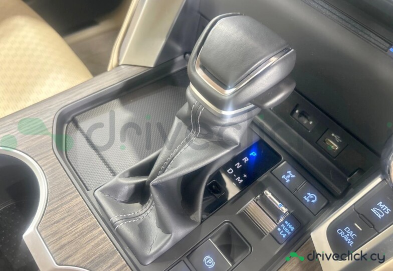Toyota Land Cruiser 300 White