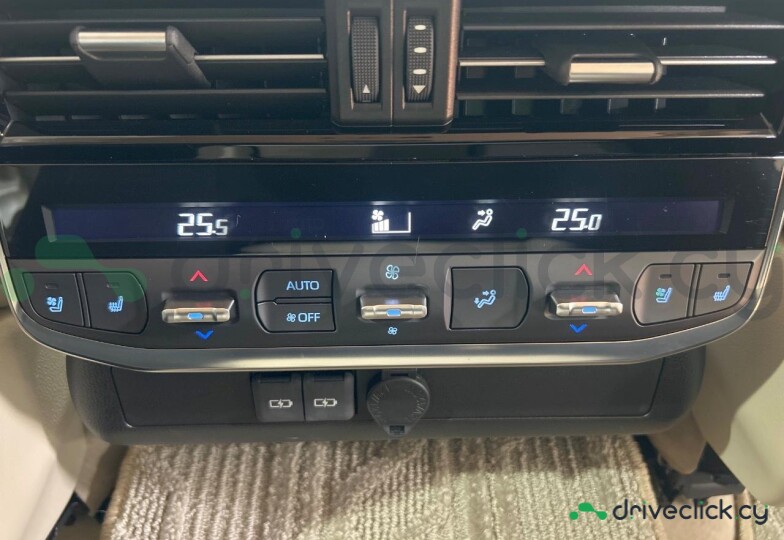 Toyota Land Cruiser 300 White