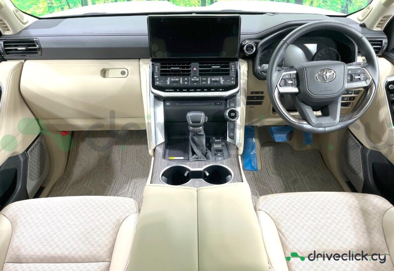 Toyota Land Cruiser 300 White