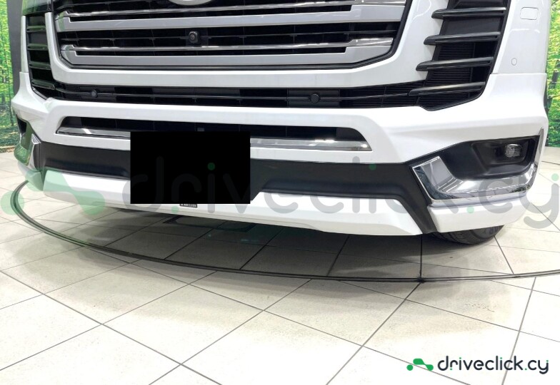 Toyota Land Cruiser 300 White