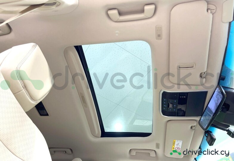 Toyota Land Cruiser 300 White
