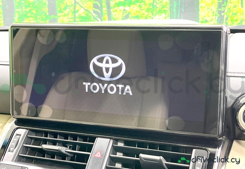 Toyota Land Cruiser 300 White