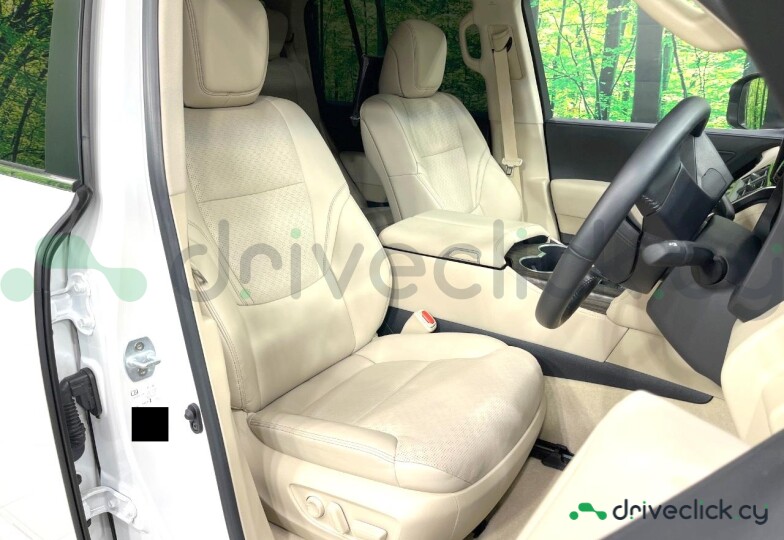 Toyota Land Cruiser 300 White