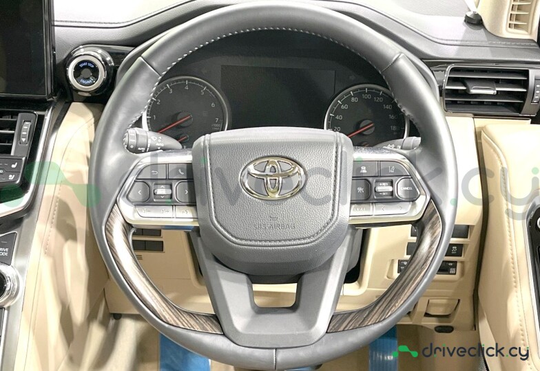 Toyota Land Cruiser 300 White