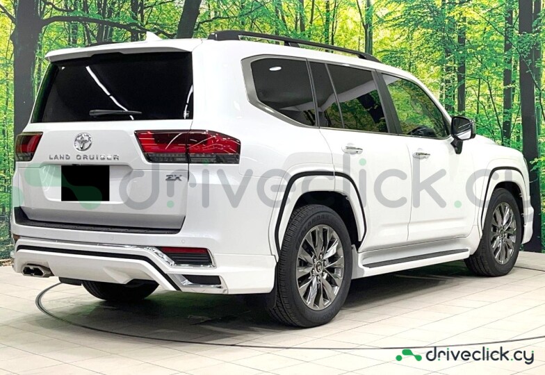 Toyota Land Cruiser 300 White