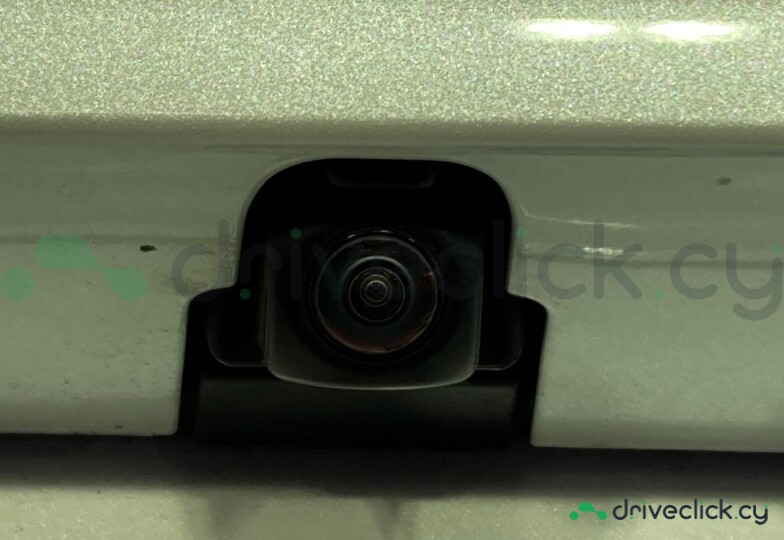 Toyota Land Cruiser 300 White