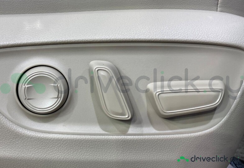 Toyota Land Cruiser 300 White