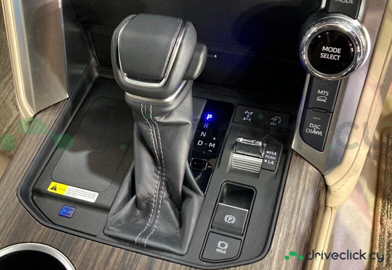 Toyota Land Cruiser 300 White